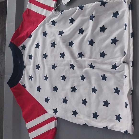 Red and White Star Patterned T-Shirt - Picture 1 of 2